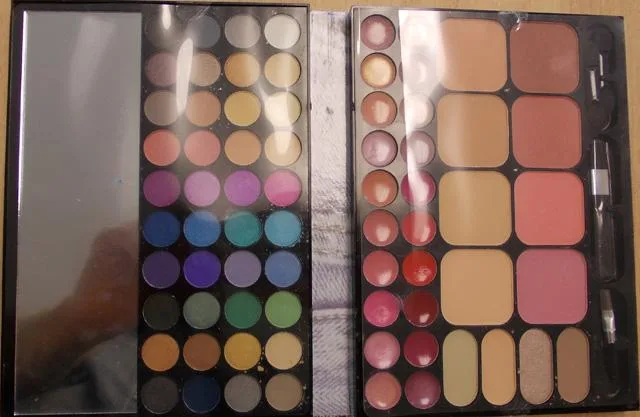 Set di trucco «Denim colour compact» — foto 1 dell'alert A12/0067/14