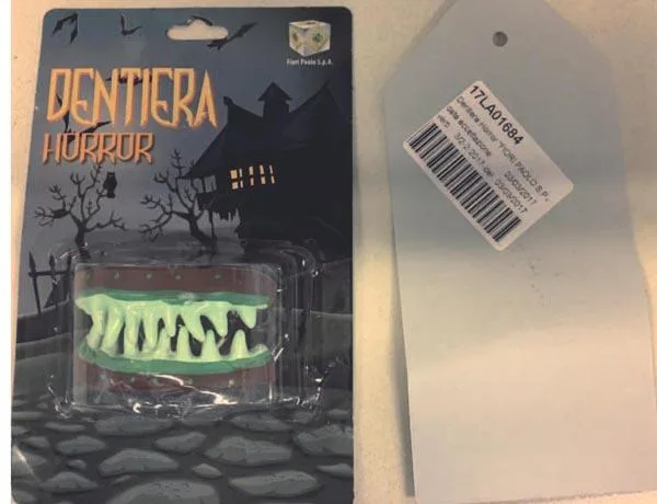 Accessori per abiti di fantasia «Dentiera Horror ('Horror' false teeth)» — foto 3 dell'alert A12/0817/17