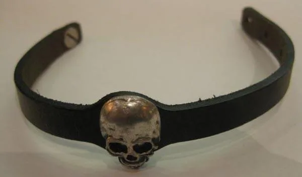 Bracciale in pelle «DEV karkötő» — foto 1 dell'alert A12/1301/18