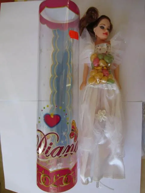 Bambola di plastica con dolci «Diana» (Unknown)