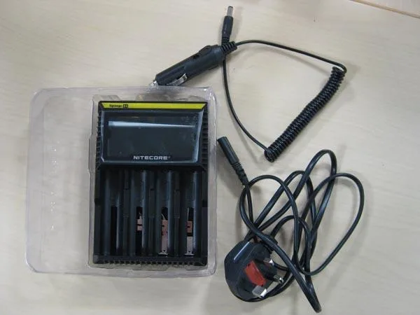 Caricabatterie «Digi Charger D4 (COUNTERFEIT PRODUCT)» — foto 2 dell'alert A12/0524/15