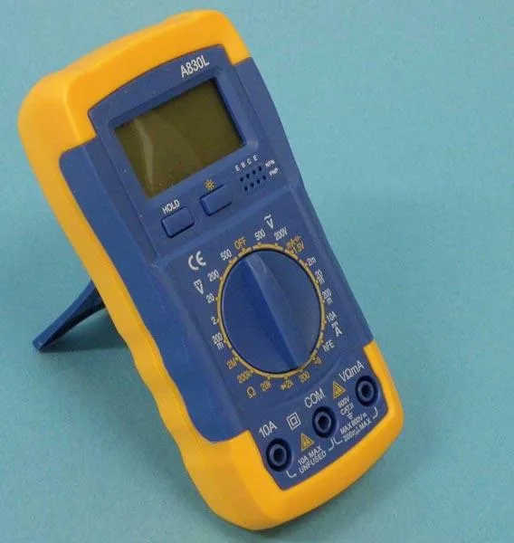 Multimetro digitale «Digital Multimeter/ Digitális Multiméter» — foto 2 dell'alert A11/0110/15