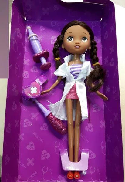 Bambola di plastica «Doctora Juguetes» — foto 3 dell'alert A12/1618/17