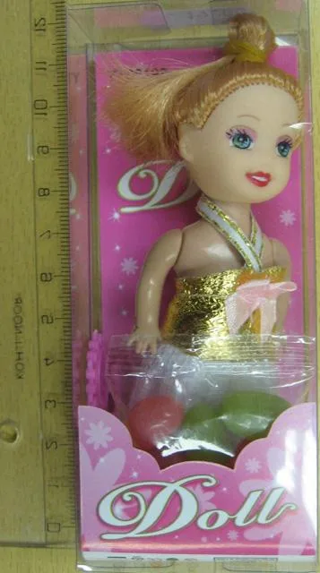 Bambola in plastica con accessori «Doll» (Yumm Toys)
