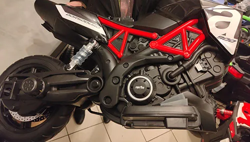 Motocicletta giocattolo «Dorsoduro 900» — foto 2 dell'alert A11/00126/23