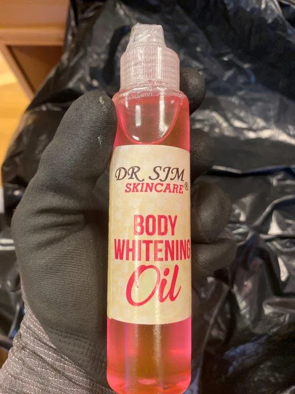 Olio per schiarire la pelle «Dr SJM skincare, body whitening oil» — foto 2 dell'alert A12/01561/23
