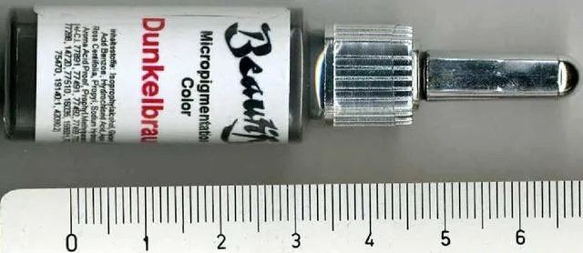 Inchiostro del tatuaggio &amp; #13; &amp; #13; &amp; #13; &amp; #13; «Dunkelbraun marrone scuro (dark brown)» — foto 1 dell'alert A12/1777/12