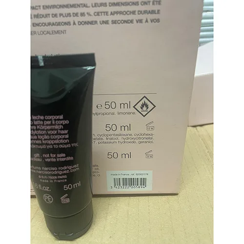Set cosmetico «Eau de parfum - Body lotion - Shower gel» — foto 4 dell'alert A12/03643/24