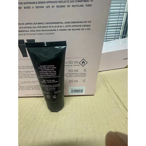 Set cosmetico «Eau de parfum - Body lotion - Shower gel» — foto 5 dell'alert A12/03643/24