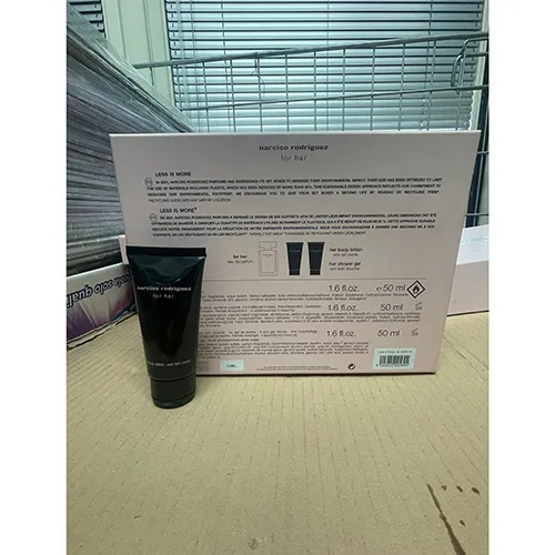 Set cosmetico «Eau de parfum - Body lotion - Shower gel» — foto 6 dell'alert A12/03643/24