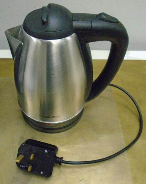 Bollitore elettrico «Edelstahl Wasserkocher - Stainless Steel Kettle» — foto 1 dell'alert A12/0757/16