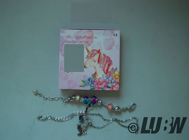 Bracciale «Einhorn Glänzend Kristall Buntes Charm Armband Strass Armreif mit Einhorn Geschenkbox Ka…» — foto 3 dell'alert INFO/00061/22