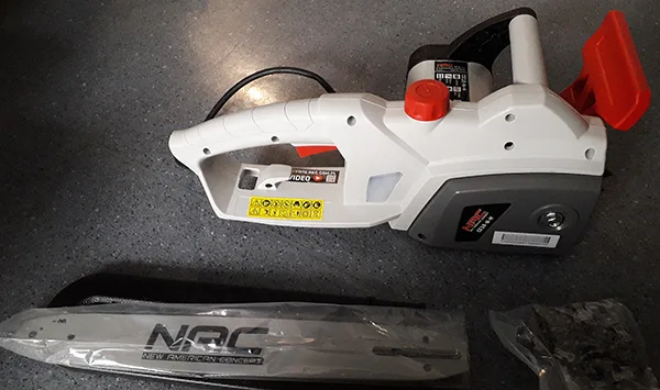 Motosega elettrica «Electric chainsaw» — foto 3 dell'alert A11/00014/22