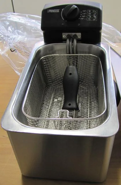 Friggitrice elettrica «ELECTRIC FRYER 4L PRO 2000W» — foto 2 dell'alert A12/1087/12