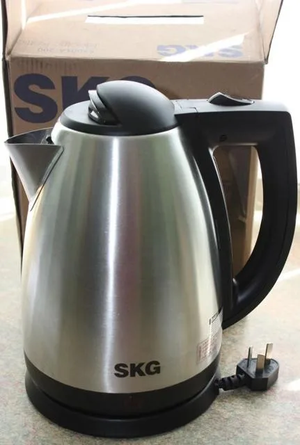 Bollitore elettrico con adattatore da viaggio «Electric Kettle» — foto 2 dell'alert A12/1437/12