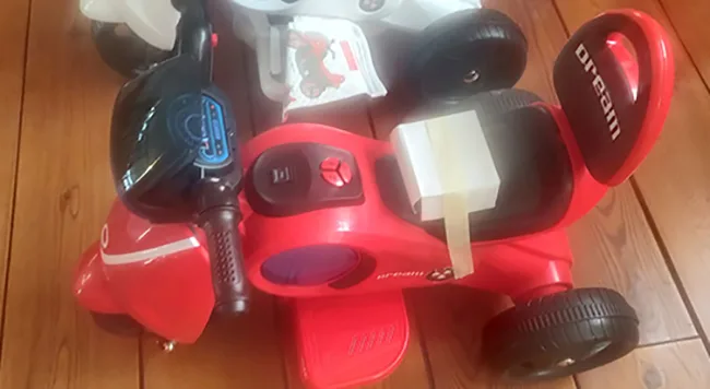 Giro elettrico su triciclo «Electric ride on toy» — foto 3 dell'alert A11/00008/22
