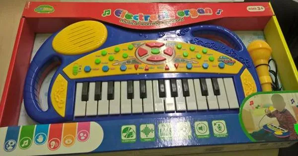 Giocattolo musicale «Electronic organ - musical learning keyboard» (Unknown)