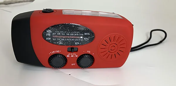 Radio di emergenza a manovella «Emergency Crank Radio» — foto 2 dell'alert A12/00044/24