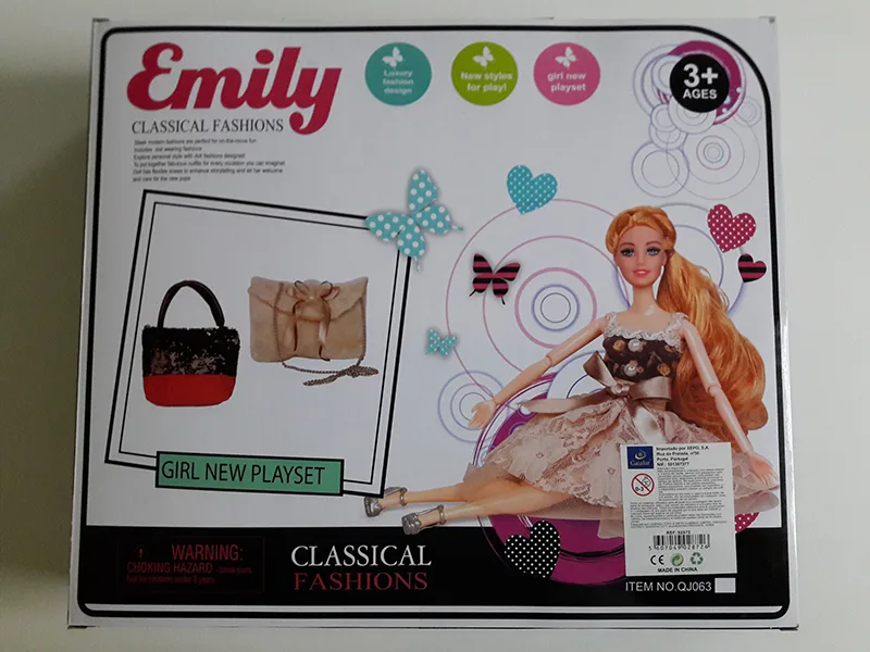Bambola in plastica con accessori «Emily - Classical Fashions» — foto 2 dell'alert A12/00948/20