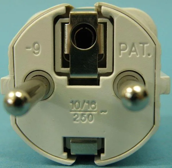 Adattatore della spina «EU Plug Converter» — foto 3 dell'alert A12/1555/15