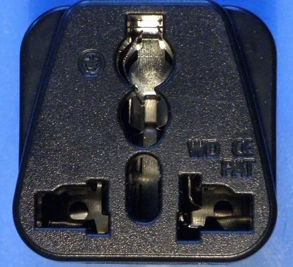 Adattatore della spina «EU Plug Converter / Hálózati átalakító dugó» — foto 2 dell'alert A12/0948/15