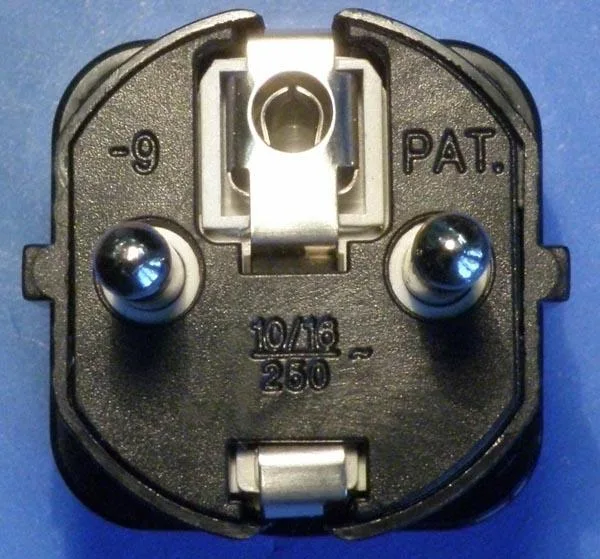 Adattatore della spina «EU Plug Converter / Hálózati átalakító dugó» — foto 3 dell'alert A12/0948/15