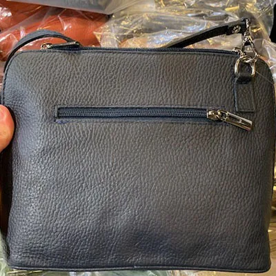 Sacchetto «Fabriqué en Italie - Genuine leather - Borse in pelle» — foto 2 dell'alert SR/00825/25