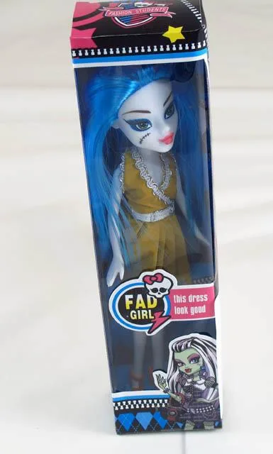 Bambola di plastica «Fad Girl -  Fashion Students» (Unknown)