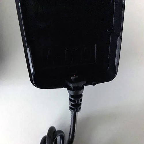 Caricabatterie «Fake Ladegerät mit Geheimversteck: Diskretes Design, sicheres Versteck» — foto 3 dell'alert SR/00386/26