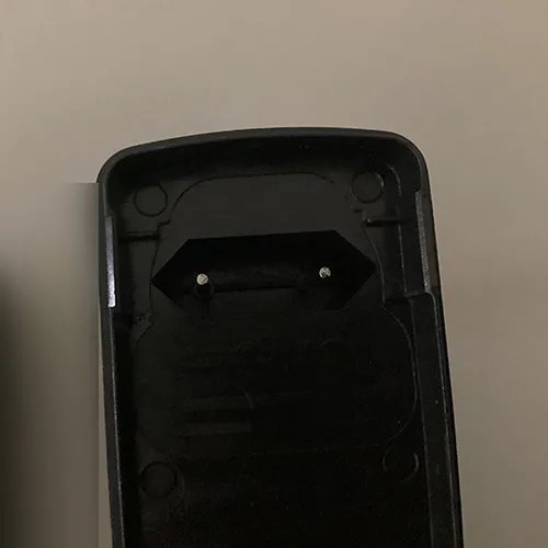 Caricabatterie «Fake Ladegerät mit Geheimversteck: Diskretes Design, sicheres Versteck» — foto 4 dell'alert SR/00386/26