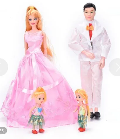 Set di bambole di plastica «Family 4 Person Doll Set 1 Mom / 1 Dad / 2 Little»