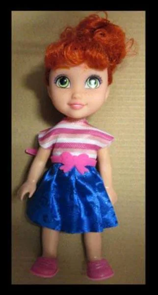 Bambola di plastica «FANCY NANCY» — foto 3 dell'alert A12/1660/19