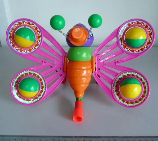 Farfalla di giocattolo tira-lungo (HangeLei Toys.)