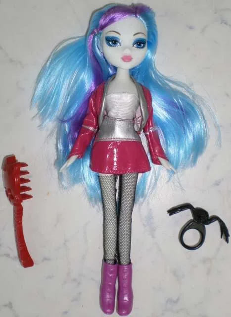 Bambola in plastica con accessori «Fashion angle» — foto 2 dell'alert A12/2119/14