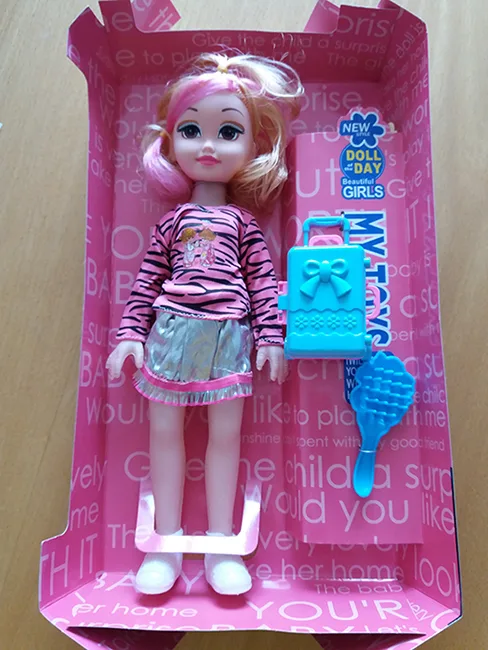 Bambola di plastica «FASHION DOLL» — foto 2 dell'alert A12/01291/20