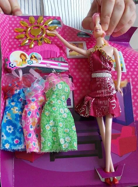 Bambola di plastica con accessori & #13; & #13; «Fashion girls» — foto 2 dell'alert A12/1662/12