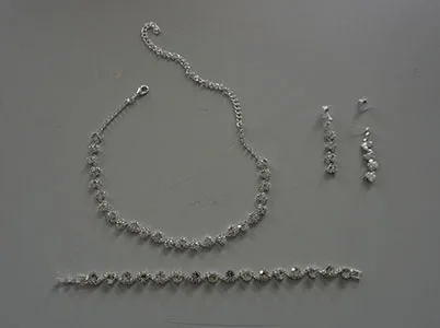 Set di gioielli «Fashion Jewelry» — foto 3 dell'alert A12/02057/23