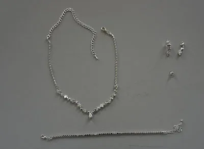 Set di gioielli «Fashion Jewelry» — foto 2 dell'alert A12/02058/23