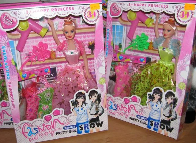 Bambola di plastica «Fashion New Trendy Pretty Girl Beauty Show» (Unknown)