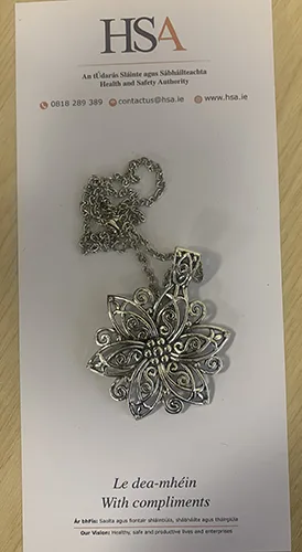 Collana con ciondolo «Fashion Simple Antique Big Flower Pendant Necklace Chain Long Necklace» — foto 4 dell'alert A12/00186/23