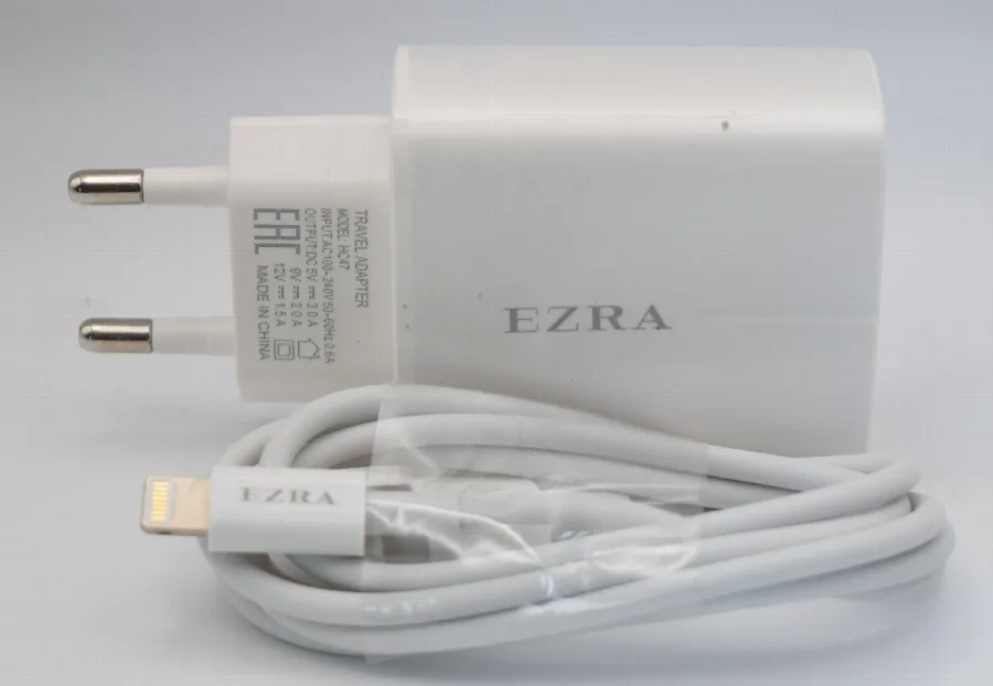 Caricabatterie USB «FAST CHARGER, TRAVEL ADAPTER» (EZRA)
