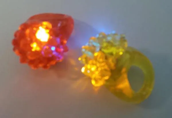 Anelli luminosi «FLASH RINGS GOMA» — foto 2 dell'alert A12/1511/17