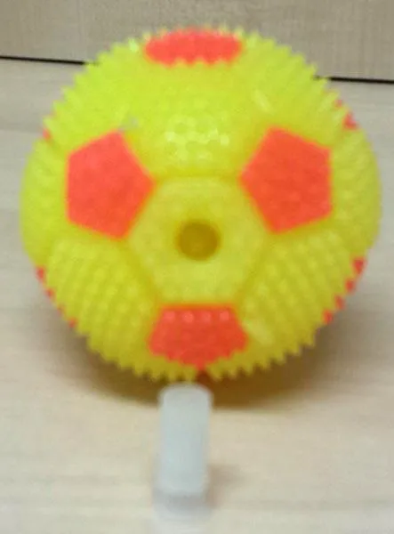Palla di plastica con punte «FLASHING SPIKY BALL and FLASHING FOOTBALL» — foto 3 dell'alert A12/1750/15