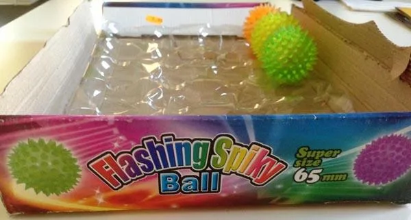 Palla morbida con punte «FLASHING SPIKY BALL» (Unknown)