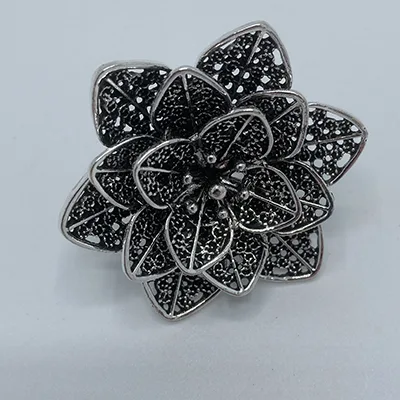 Anello «Flower ring» — foto 1 dell'alert A12/03041/24