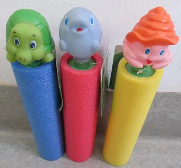 Giocattolo di plastica «Foamed Water Gun» (Deex/NEWSUN)
