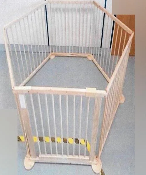Box di legno «Foldable Wooden Baby Playpen» (Unknown)