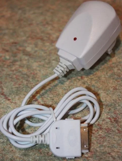 Caricabatterie «For iphone 4/4S/3GS Charger» — foto 1 dell'alert A12/0712/13