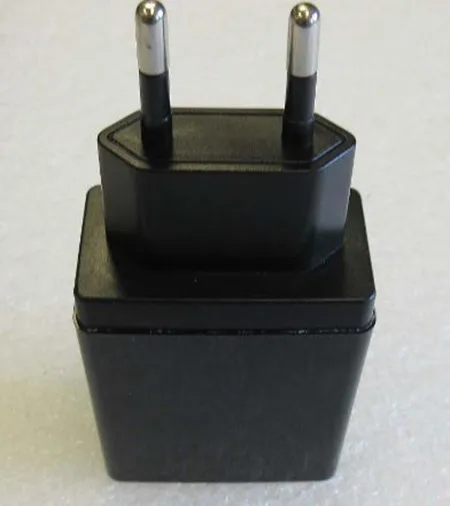 Caricabatterie USB e adattatore da viaggio «Four-port rapid 5.1A USB charger - high-powered USB adaptor - rapid charger - mains char…» — foto 1 dell'alert A12/00432/21