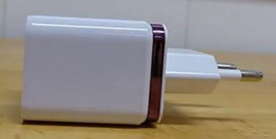 Caricabatterie USB «FOUR USB AC Adapter» — foto 1 dell'alert A12/01784/21